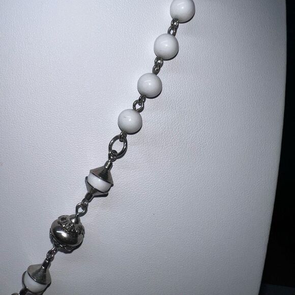 Vintage White Bead and Silver Tone Tassel Necklace - Picture 3 of 8